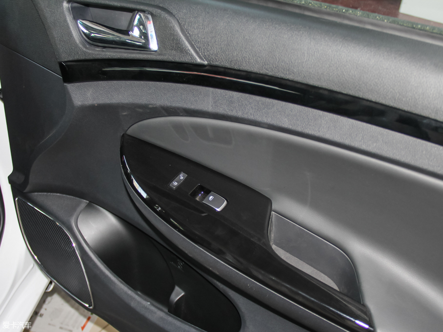 2016��ȁ���e5 300 ���A��