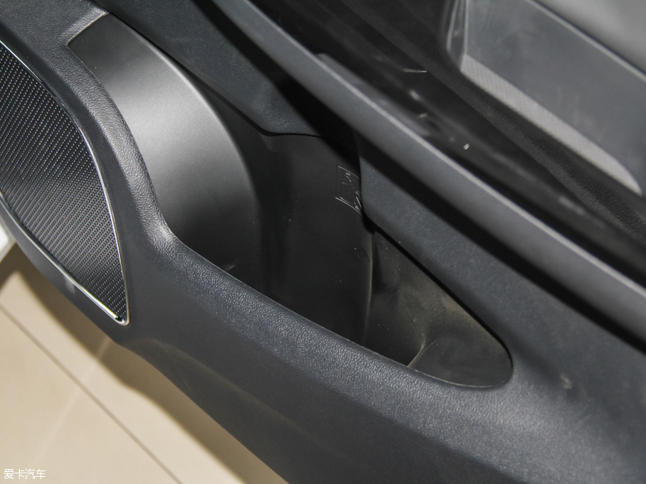 2016��ȁ���e5 300 ���A��