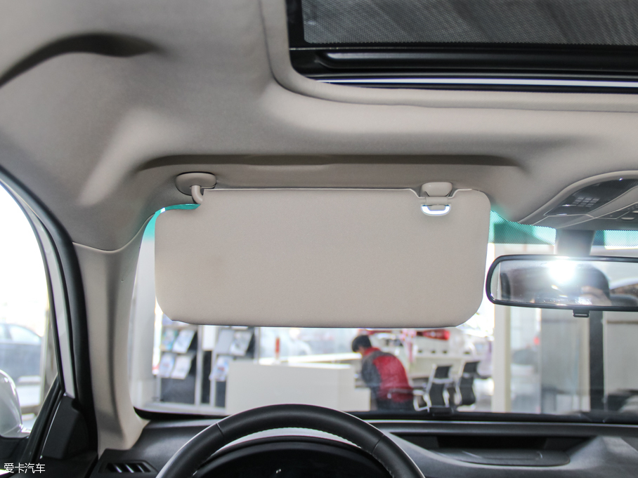 2016��ȁ���e5 300 ���A��