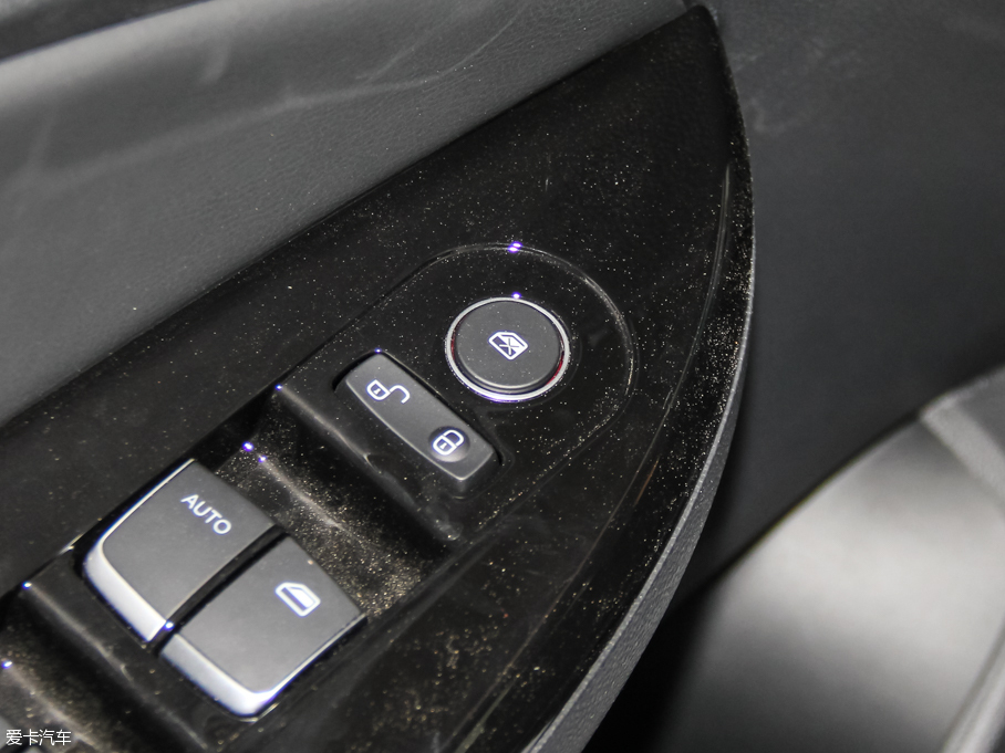 2016��ȁ���e5 300 ���A��