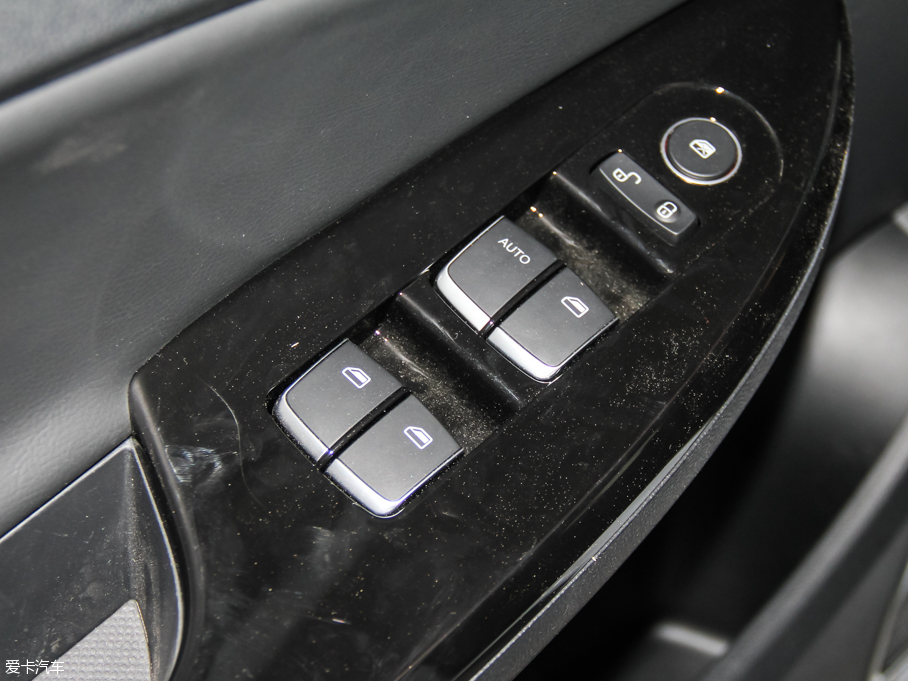 2016��ȁ���e5 300 ���A��