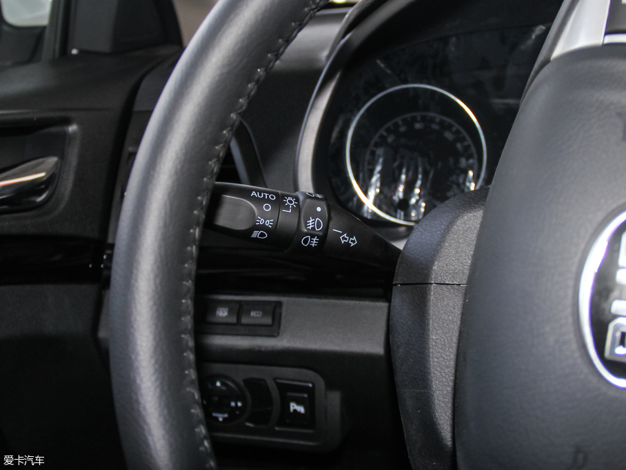 2016��ȁ���e5 300 ���A��