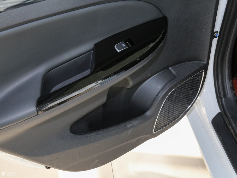 2016��ȁ���e5 300 ���F��