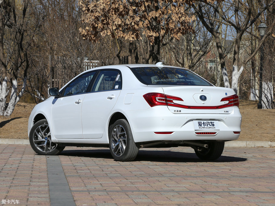 比亞迪汽車2017款秦100