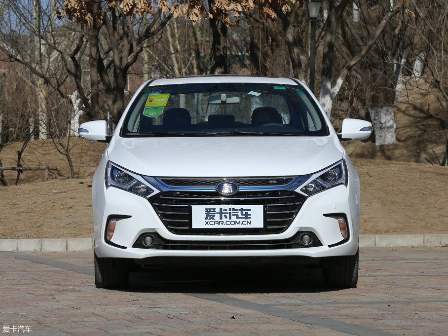 比亞迪汽車2017款秦100