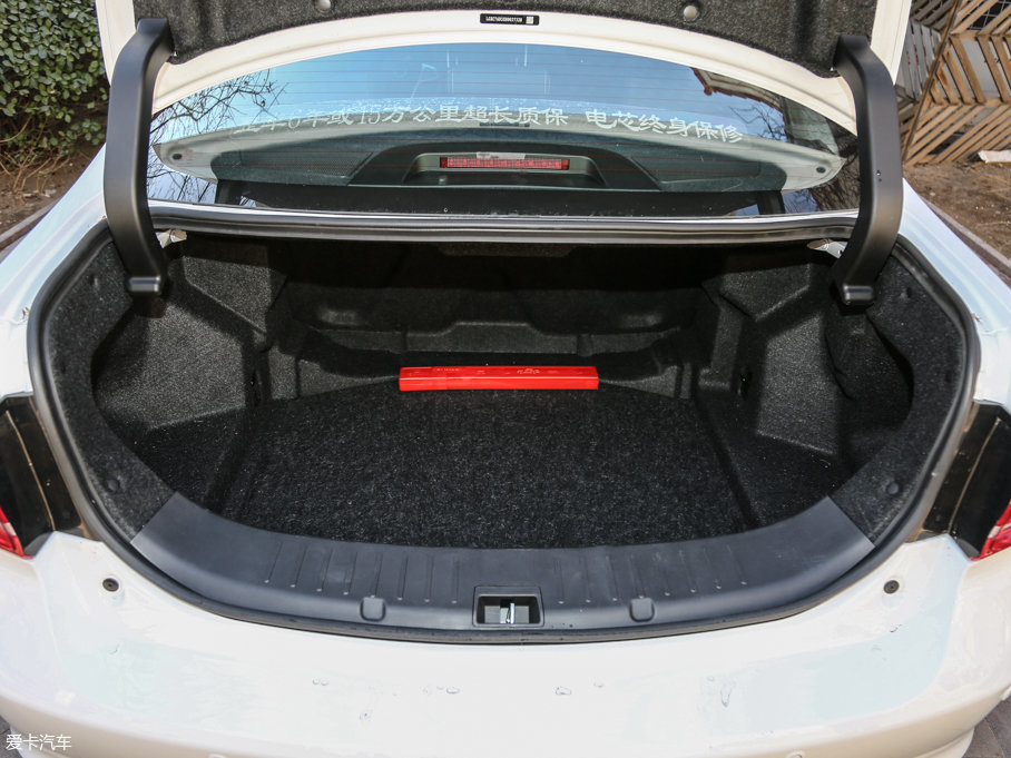 比亞迪汽車2017款秦100