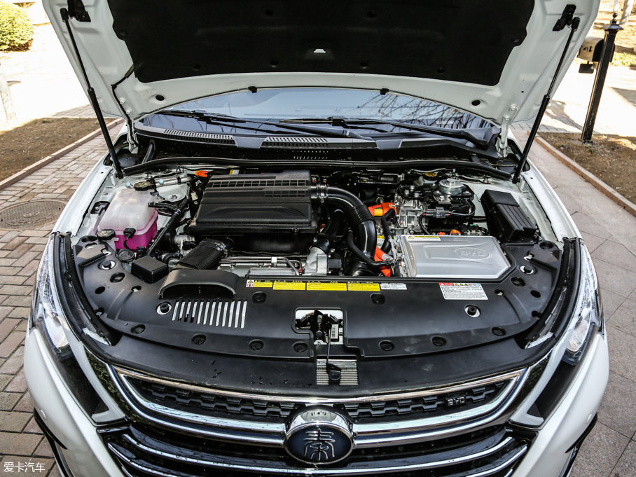 比亞迪汽車2017款秦100