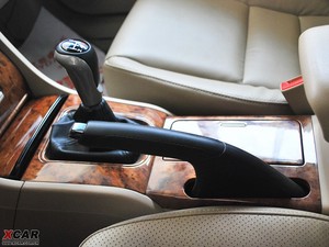 2009款财富版 2.0L 手动舒适型 驻车制动器