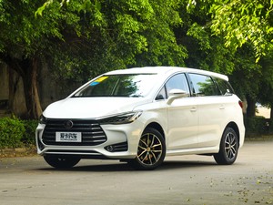 2017款1.5TI 自动智联精英型 7座 左前45度