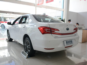 2017款1.5T 尊贵版 左后45度