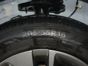 2017款1.5T 尊贵版 轮胎尺寸