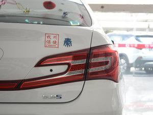 2017款1.5T 尊贵版 尾灯