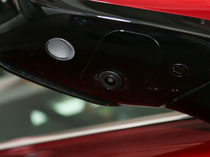 2018DM 2.0T  7 V ^