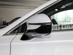 2018DM 2.0T  7 V ^