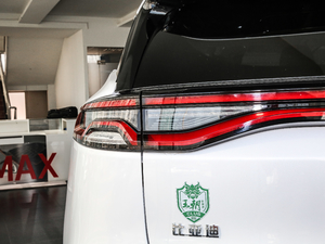 2018DM 2.0T  7 V ^