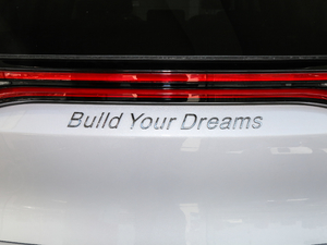 2018DM 2.0T  7 V ^