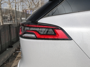 2018DM 2.0T I 7 V ^