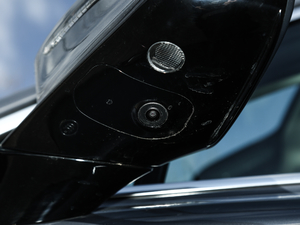 2018DM 2.0T  7 V ^