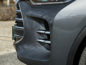 2018DM 2.0T  7 V ^