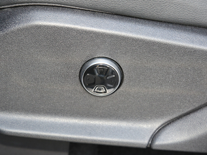 2018DM 2.0T  7 V g