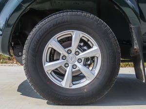 2021款2.4T 两驱小康版标箱 柴油 轮圈