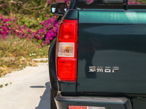 2021款2.4T 两驱小康版标箱 柴油 细节外观