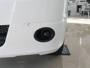 2014款1.5L 手动标准版 7座 国V 前雾灯