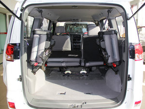 2014款1.5L 手动标准版 7座 国V 行李厢空间