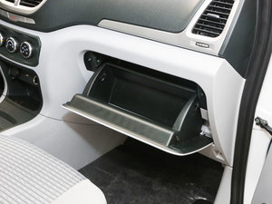 2016款1.5L 手动标准型 7座 手套箱