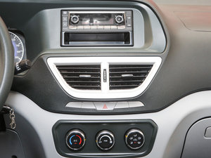 2016款1.5L 手动标准型 7座 空调出风口