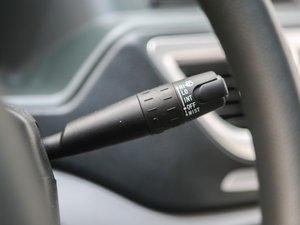 2016款1.5L 手动标准型 7座 中控区