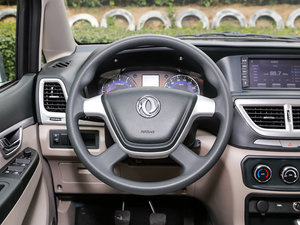 2016款1.6L 手动豪华型 7座 方向盘