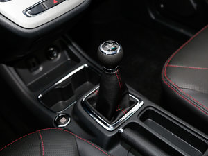 2016款1.5L 手动e动版 换挡杆