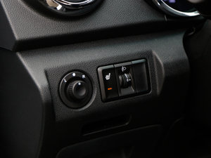 2016款1.5L 手动e动版 中控区