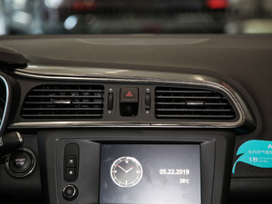 2019SCe200 ԄӃ V {L