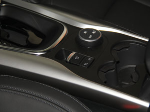 2016款2.0L 两驱尊贵版 驻车制动器