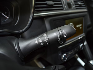 2016款2.0L 两驱豪华版 中控区