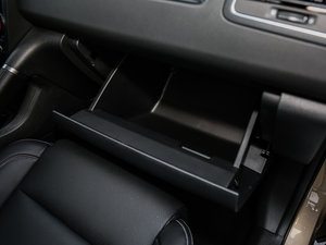 2017款2.5L 四驱旗舰版 手套箱