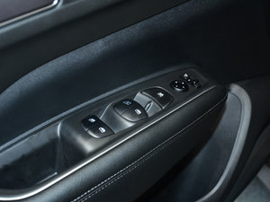 2017款2.0L 两驱豪华版 主驾车窗控制区	