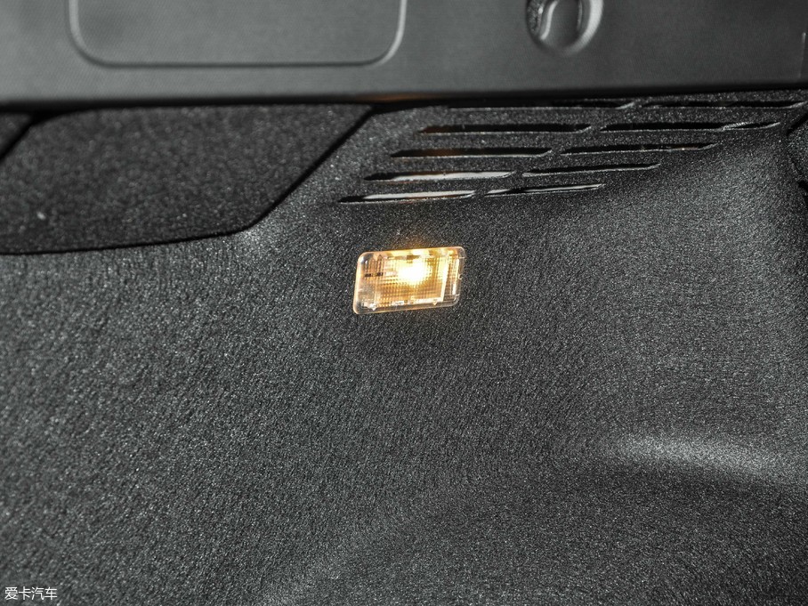 2017����׼� 2.0L ���(q��)�r�а�