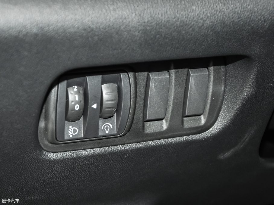 2017����׼� 2.0L ���(q��)�r(sh��)�а�