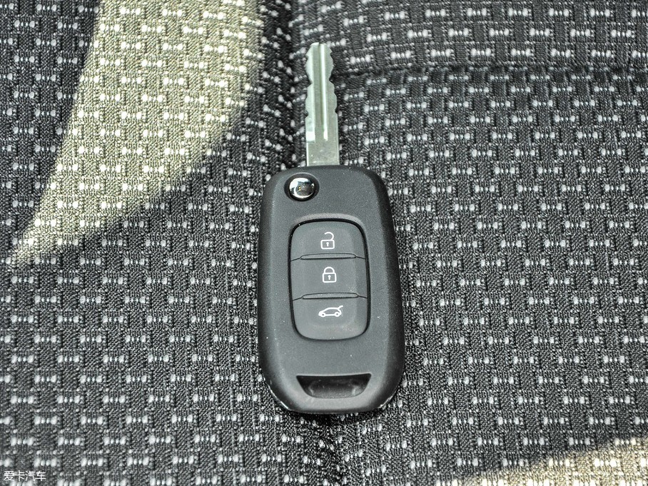 2017����׼� 2.0L ���r�а�