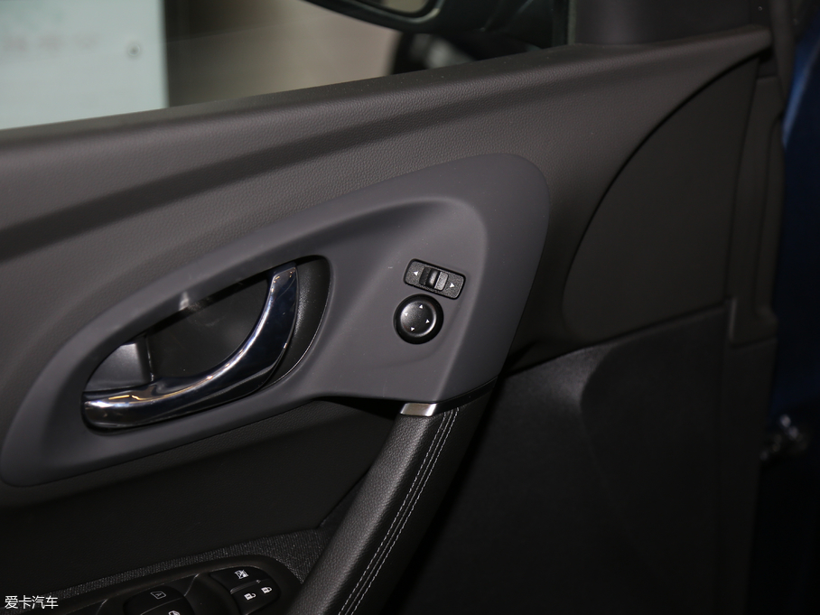 2017����׼� 2.0L ���r�а�