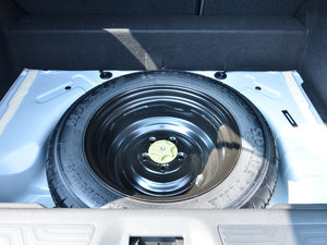 2017款2.0L 两驱舒适版 备胎
