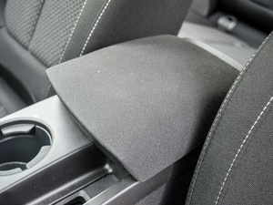 2017款2.0L 两驱舒适版 中央扶手箱