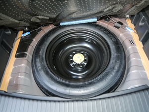 2018款2.5L 两驱尊贵版 备胎