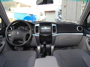 2017款2.2L 汽油两驱标箱V22 内饰全景