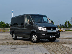 2015款2.5T 商旅版中轴标准顶柴油 12座(有侧移门) 整体外观