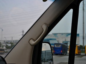 2015款2.5T 商旅版中轴标准顶柴油 12座(有侧移门) 空间座椅
