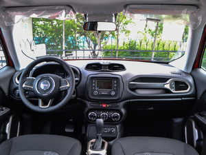 2018款互联大屏版 180T 自动劲能版 内饰全景